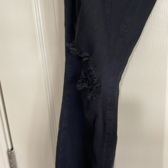 Levis PAIGE Classic Black  distressed knee 30” waist - Picture 4 of 5